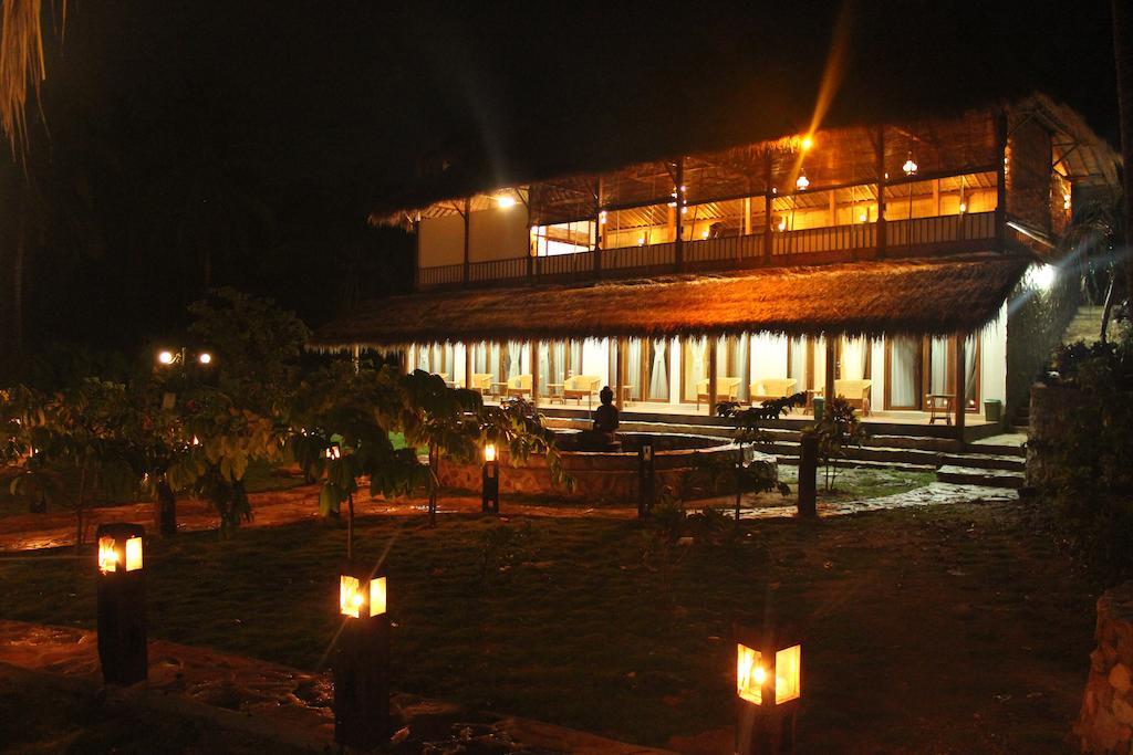 Ary'S Lagoon Bungalow & Hotel Ilhas Karimunjava Exterior foto