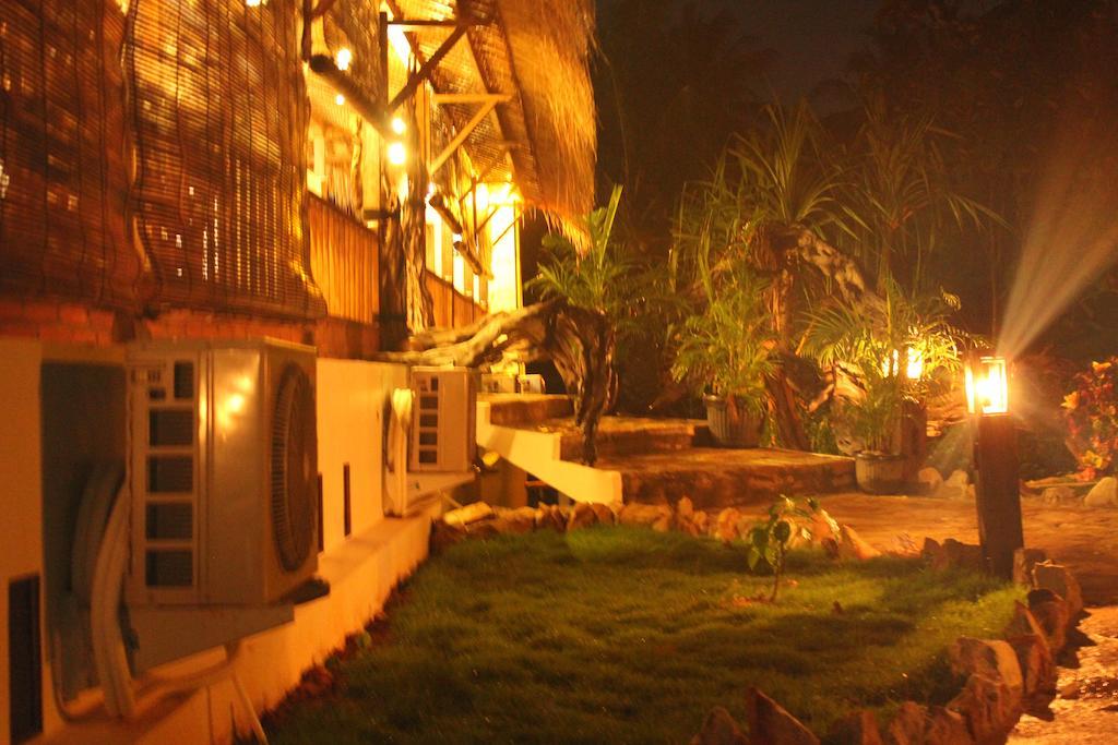 Ary'S Lagoon Bungalow & Hotel Ilhas Karimunjava Exterior foto