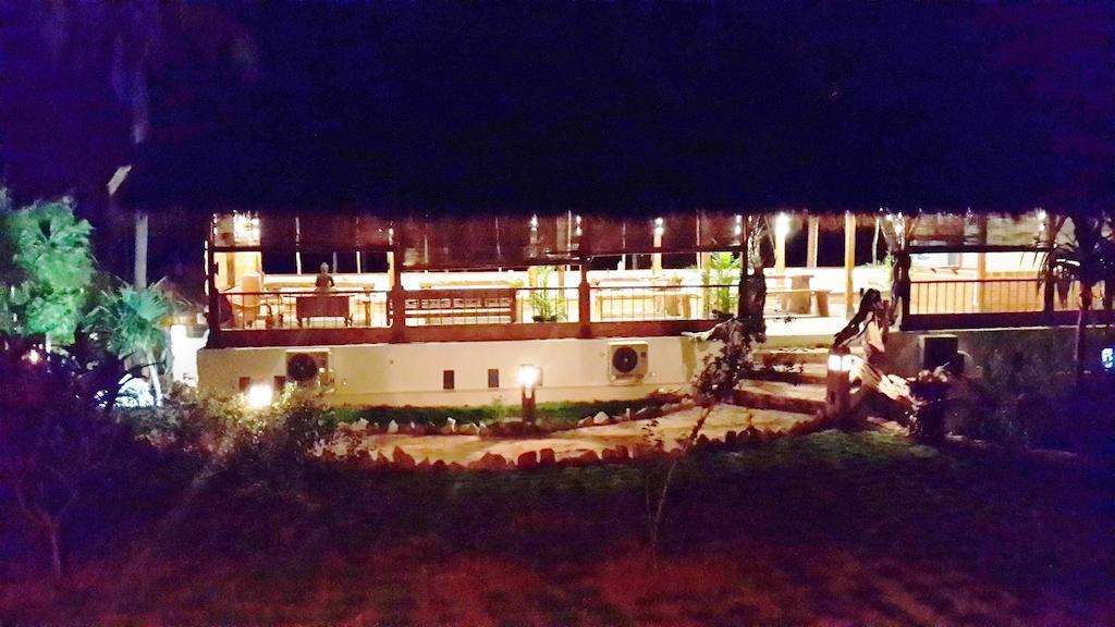 Ary'S Lagoon Bungalow & Hotel Ilhas Karimunjava Exterior foto