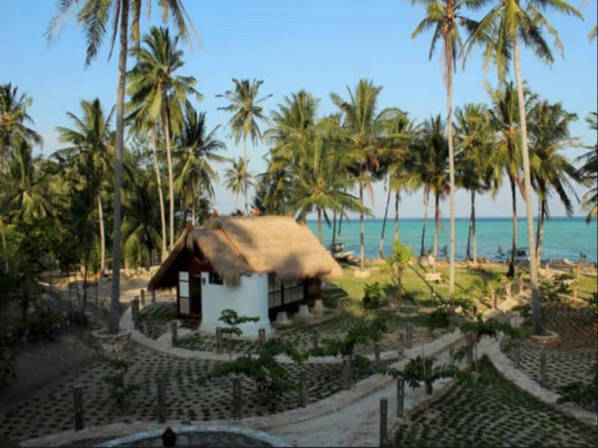 Ary'S Lagoon Bungalow & Hotel Ilhas Karimunjava Exterior foto