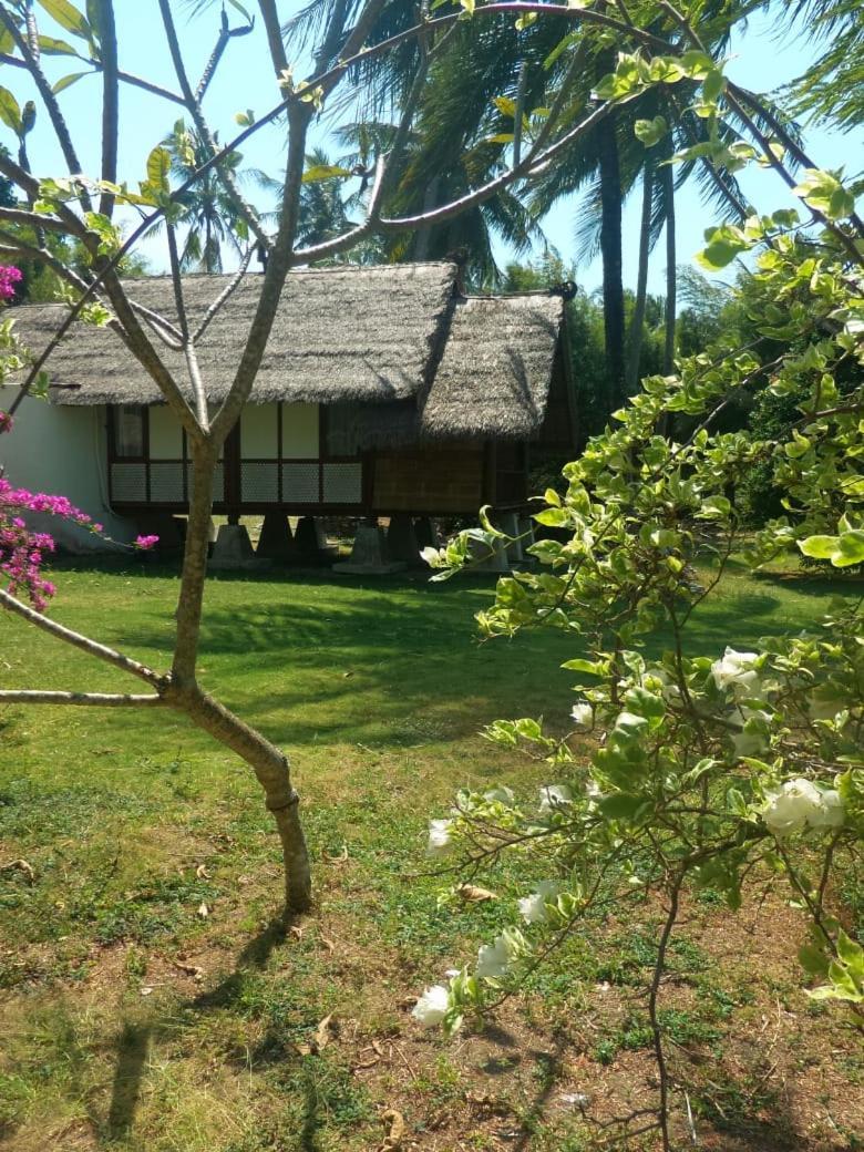 Ary'S Lagoon Bungalow & Hotel Ilhas Karimunjava Exterior foto