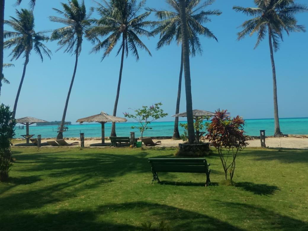 Ary'S Lagoon Bungalow & Hotel Ilhas Karimunjava Exterior foto